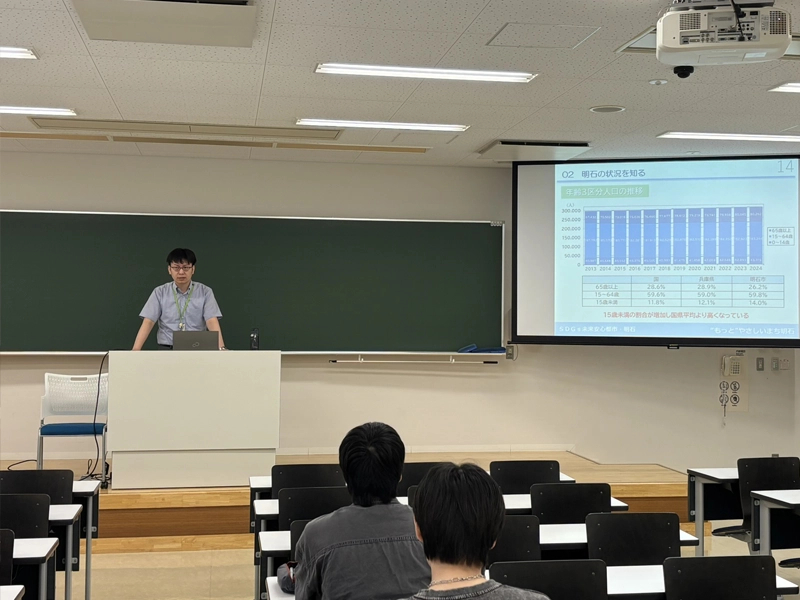 明石市の人口について解説する竹中氏