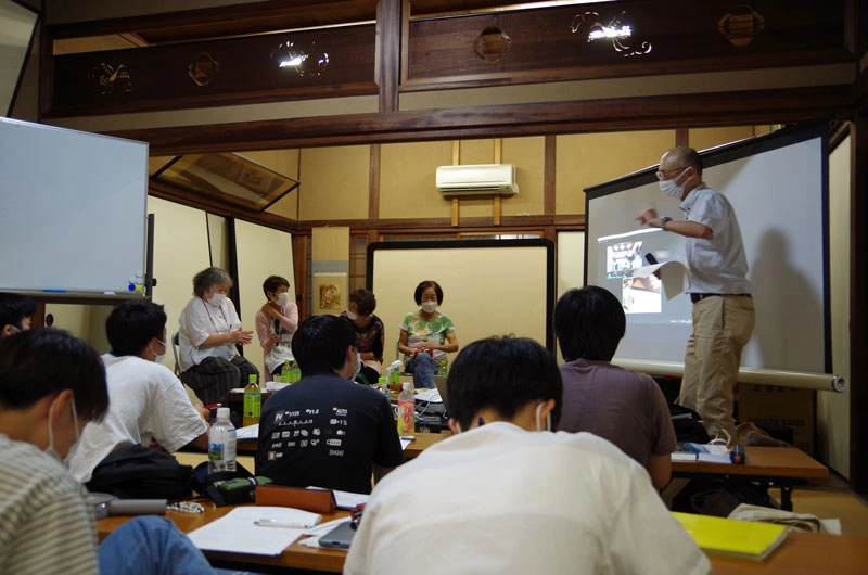 橋爪神社社務所での女性たちへの聞き取り調査