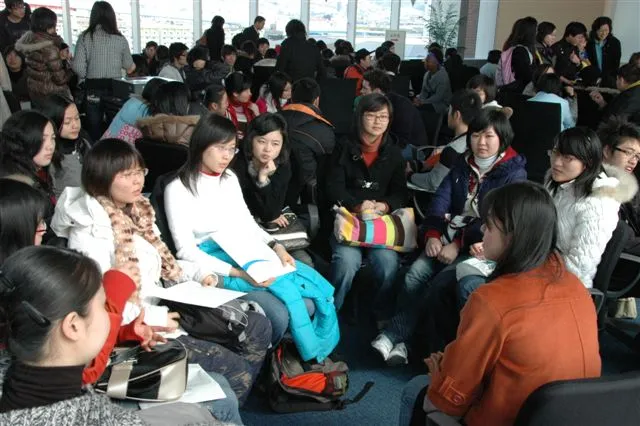 本学学生、交換留学生との交流会・意見交換会(A号館6階大会議室)