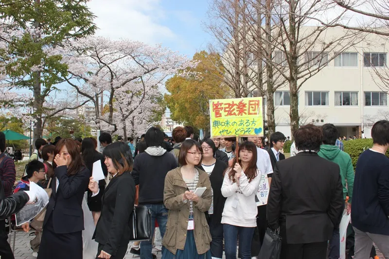 両キャンパスでは、課外活動団体による新入生勧誘も始まりました