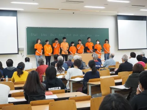 10/22、23のボランティア説明会で救命士講習のイントラクターを務める社会防災学科と防災・社会貢献ユニットの学生