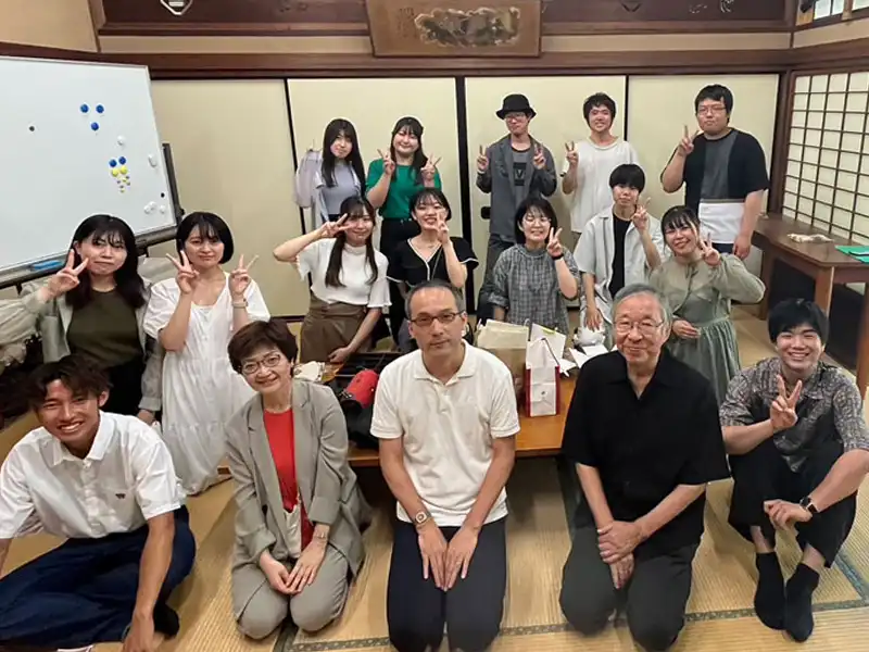 「リア王」を上演した人文学部の学生、教員ら