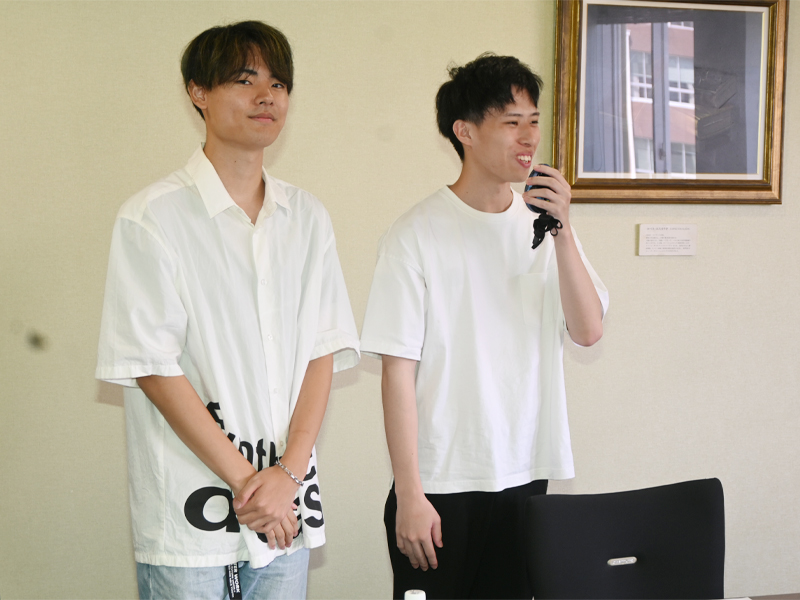 発言する大川莉都さん(右)と木元俊介さん
