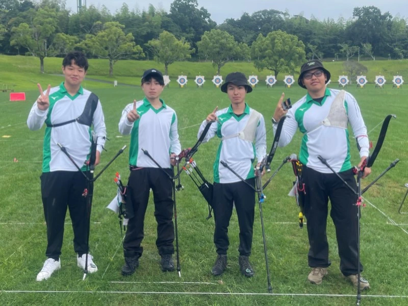 全日本インカレに出場した（左から）小林さん、後藤さん、繁延さん、呉さん