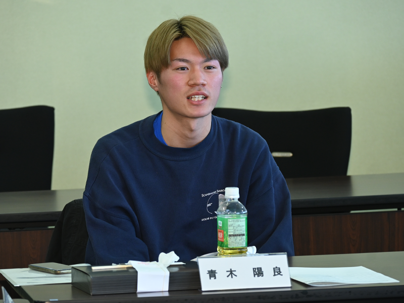 ③人文学部の青木陽良さん