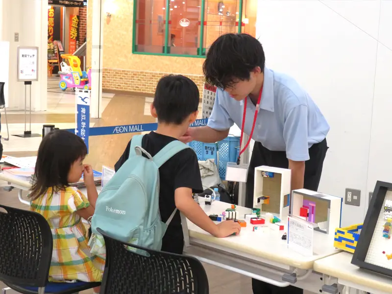 地震の揺れの危険性について伝える田路さん