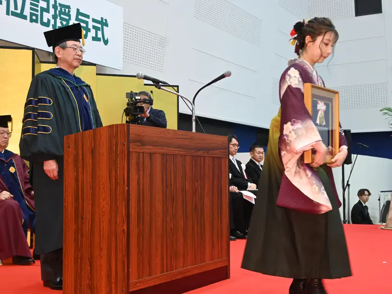 学長賞を授与された薬学部の熊谷美佑さん