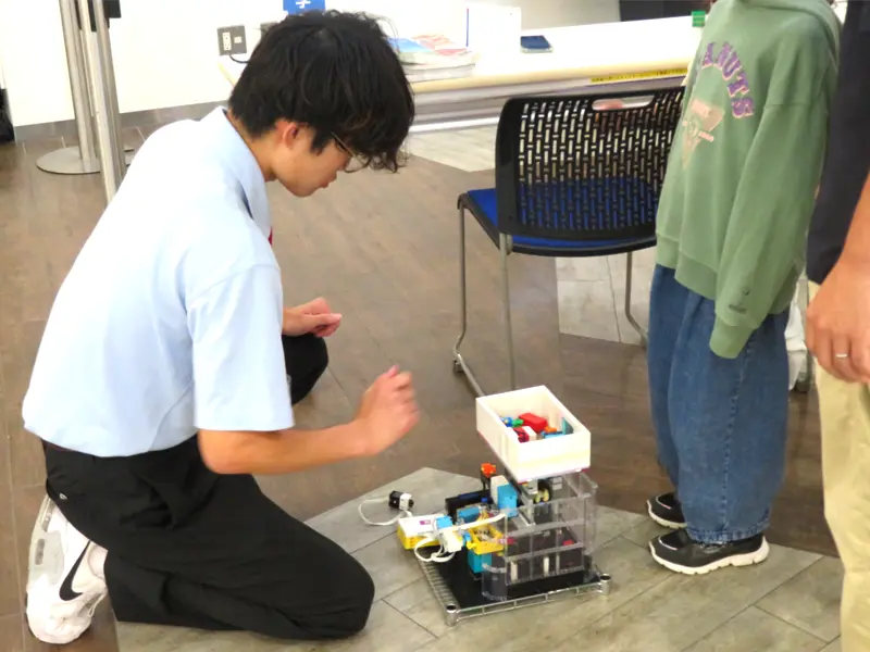 レゴブロックで制作した三次元振動台