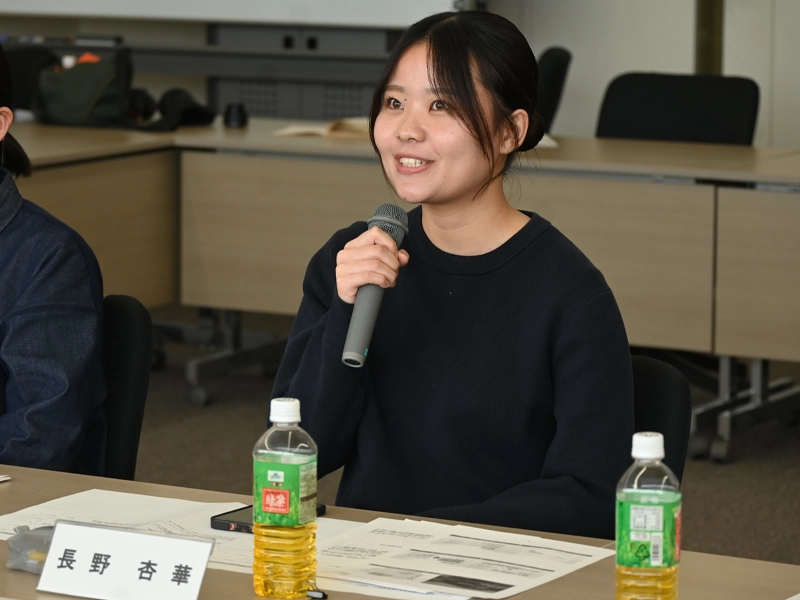 ⑤経営学部の長野杏香さん