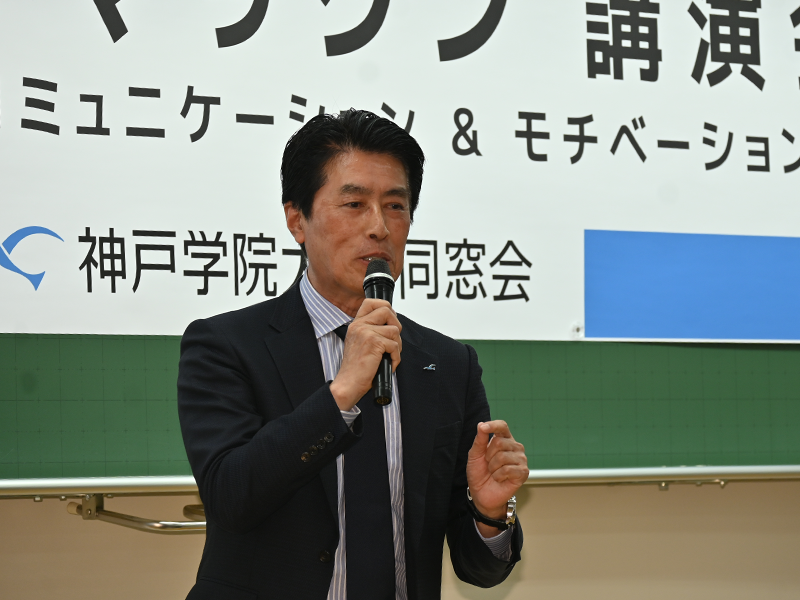 開会あいさつする桑原会長