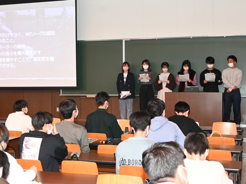 田中ゼミ「#みんなが主人公」の発表を聴く学生たち