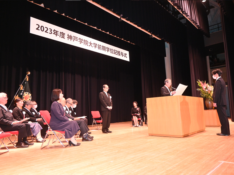 大学院薬学研究科博士の学位記授与
