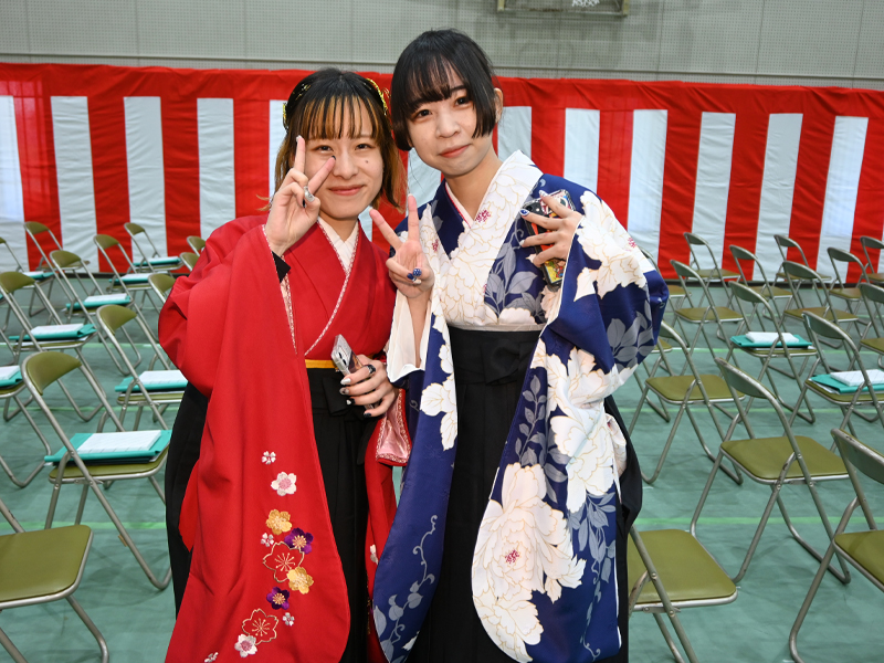 晴れ着姿の卒業生