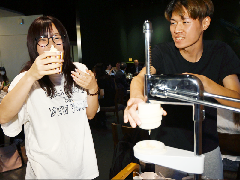猛暑でアイスクリームのサーバーが大好評