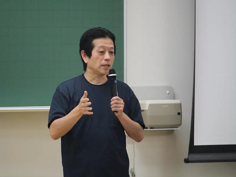 講義をする河本代表取締役社長