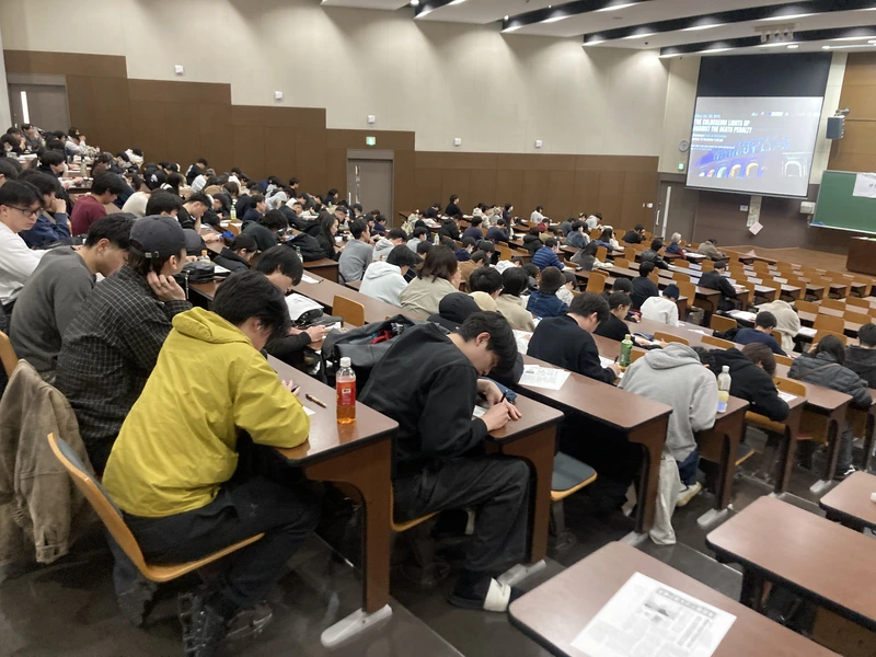 講演を聴く参加者