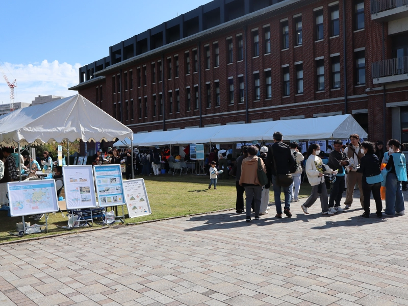 来場者で賑わう会場