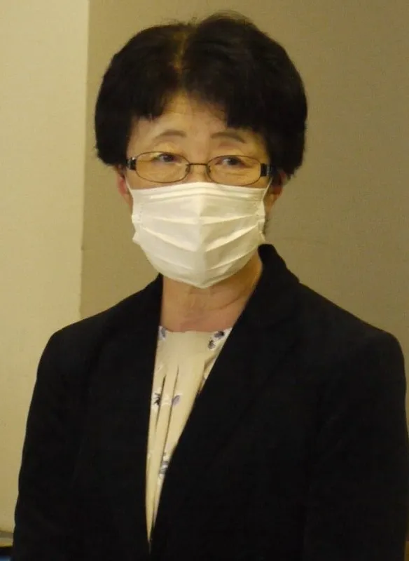 御礼のあいさつをする西垣千春・学生の未来センター所長