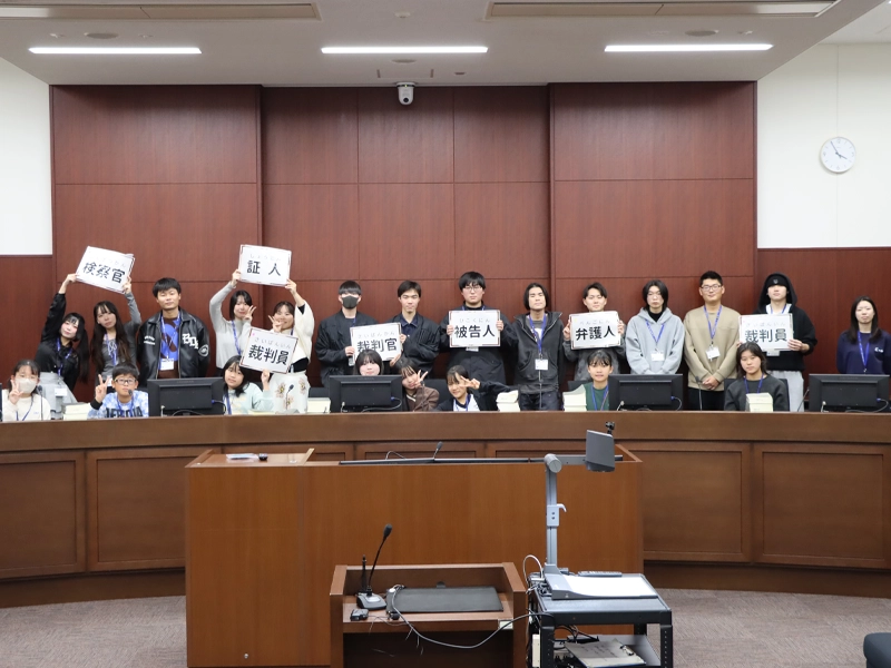 模擬裁判を終えての記念撮影