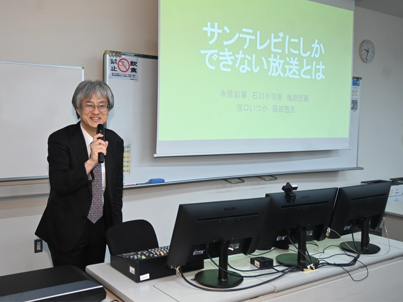 あいさつする石賀教授