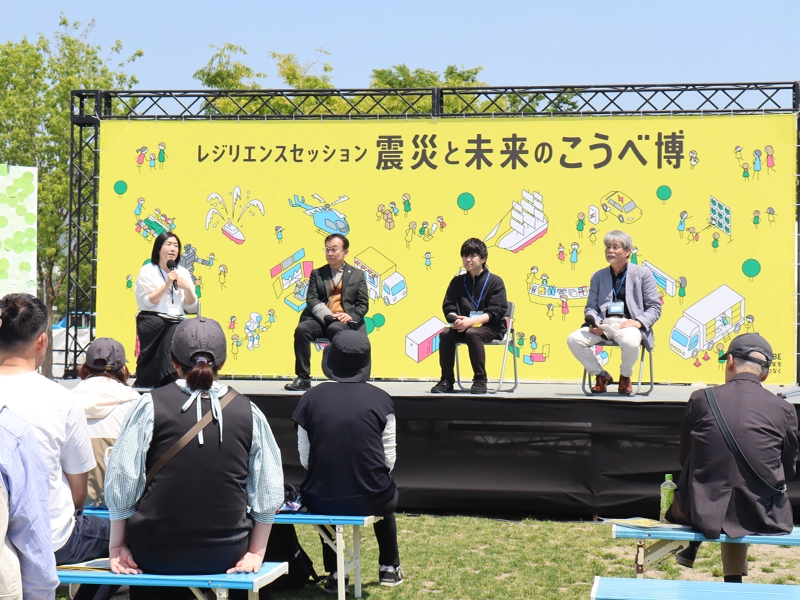 トークセッションで発言する社会防災学科の舩木教授(所運面左端)
