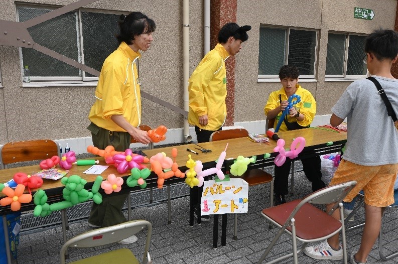 子どもたちに人気のバルーンアート