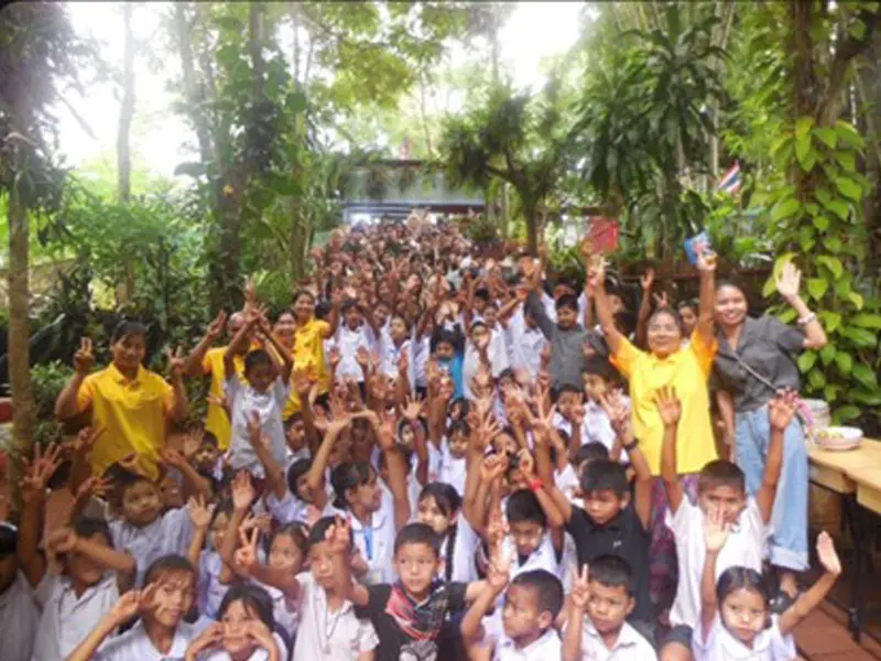 難民支援の学校の子どもたち