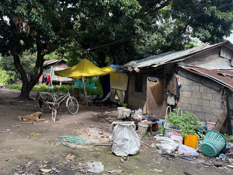 難民が生活している粗末な家