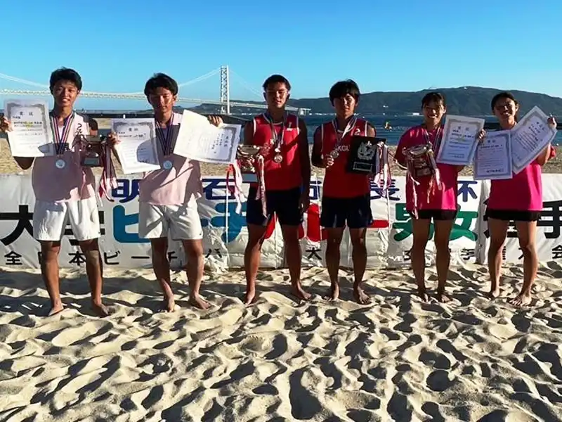 明石市長杯関西大学ビーチバレーボール男女選手権大会で男子は小嶋