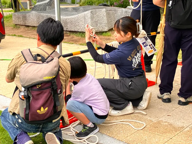 ロープ結索を教えるSeagull Rescue
