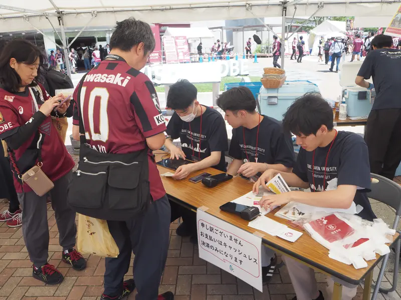 会計担当の学生スタッフ