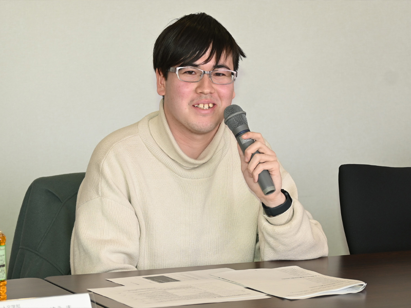 発言する佐野駿さん