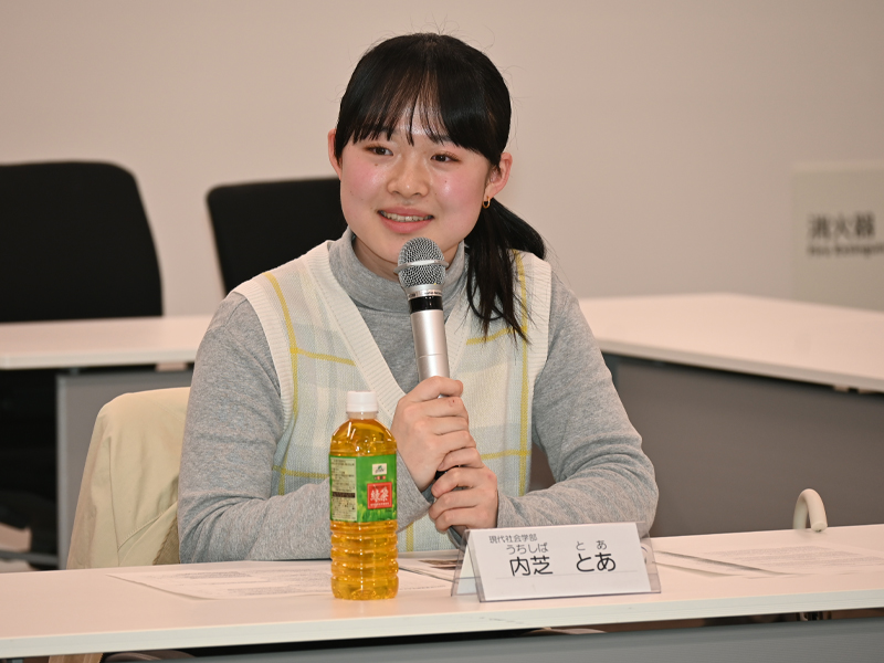 発言する内芝とあさん