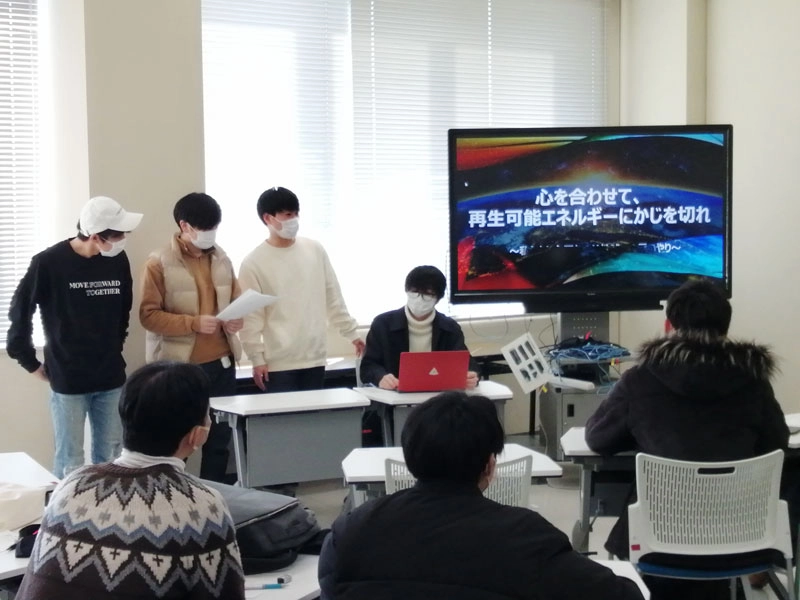 三宅ゼミの「再生可能エネルギー」チームの発表