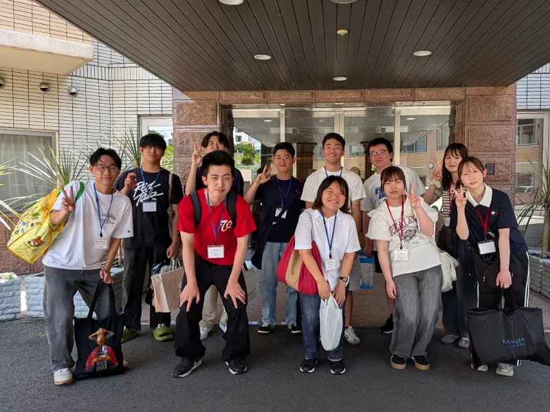 企画した学生らで記念撮影
