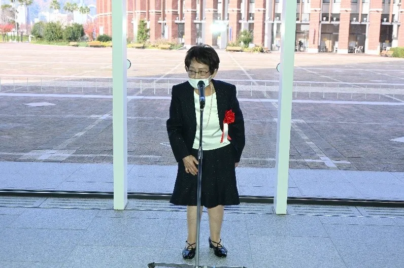 祝賀あいさつする白梅会の呉富美会長