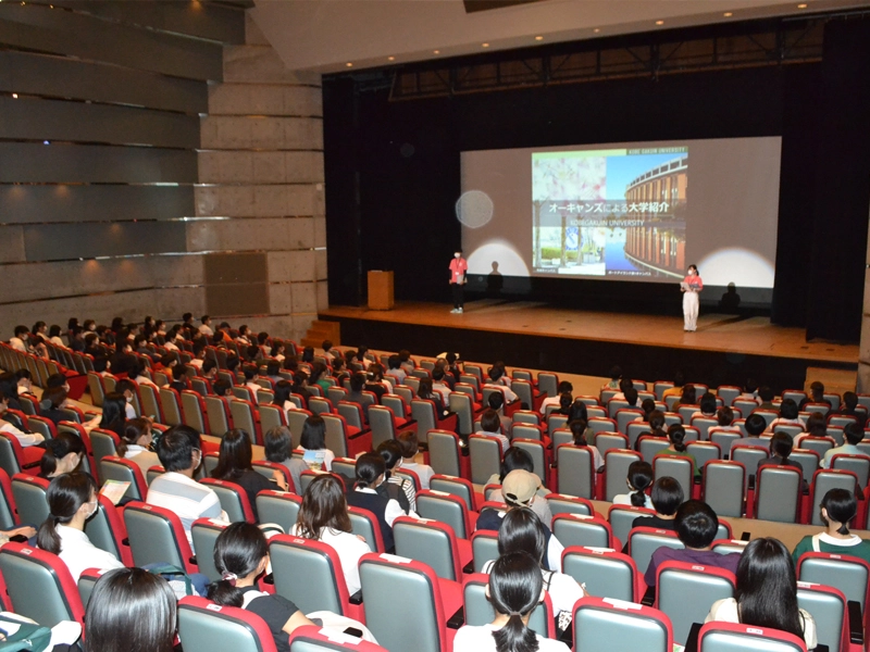 説明も学生が担当した大学紹介