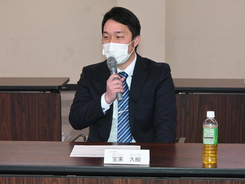 活動について話す宝来さん