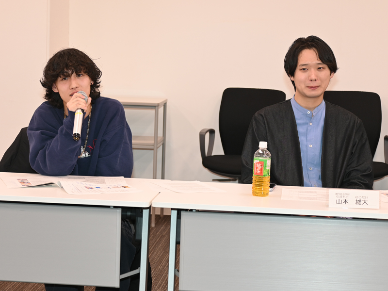 発言する山本雄大さん(右)と野村心源さん