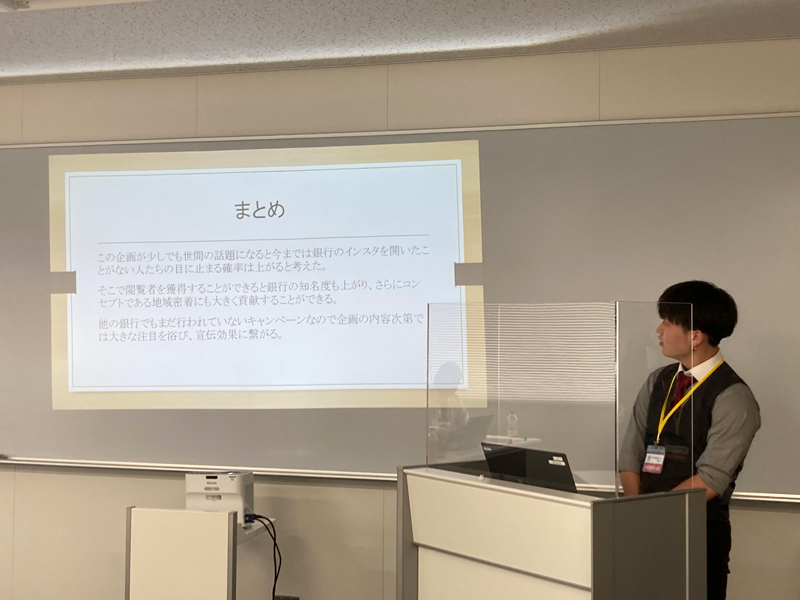 銀行社員に「広告塔」になってもらう案についての説明