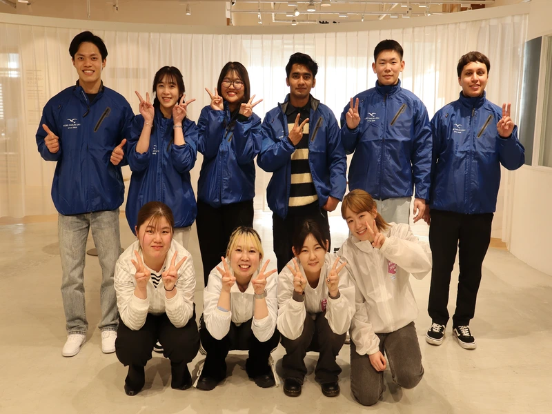 当日出展したグローバル・コミュニケーション学部日本語コースの学生と防災女子