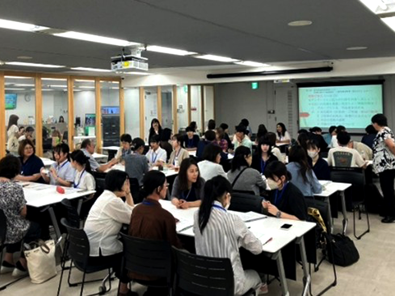 校種や立場を超えた書の指導者による小グループの意見交流会