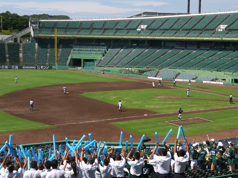 白熱した試合に沸く応援席