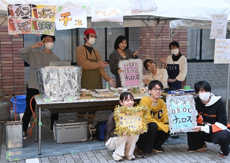 大学祭中央実行委員会は模擬店も出店