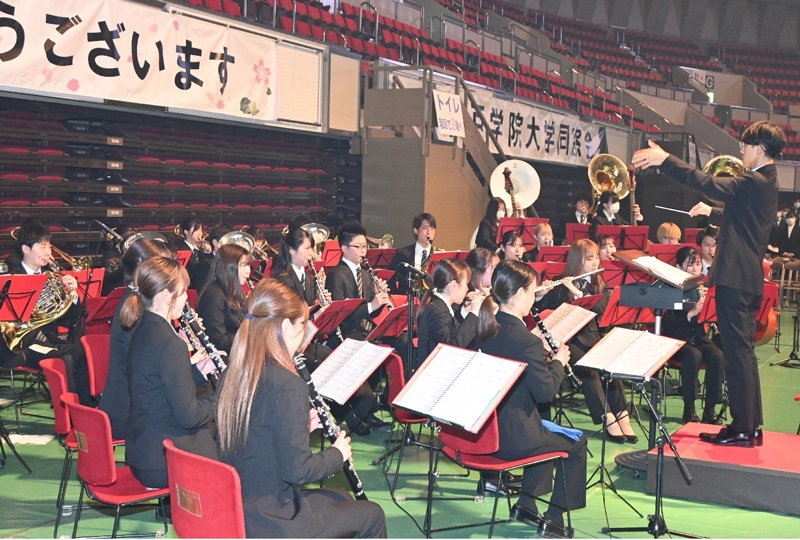 吹奏楽部の神戸学院大学讃歌・応援歌演奏