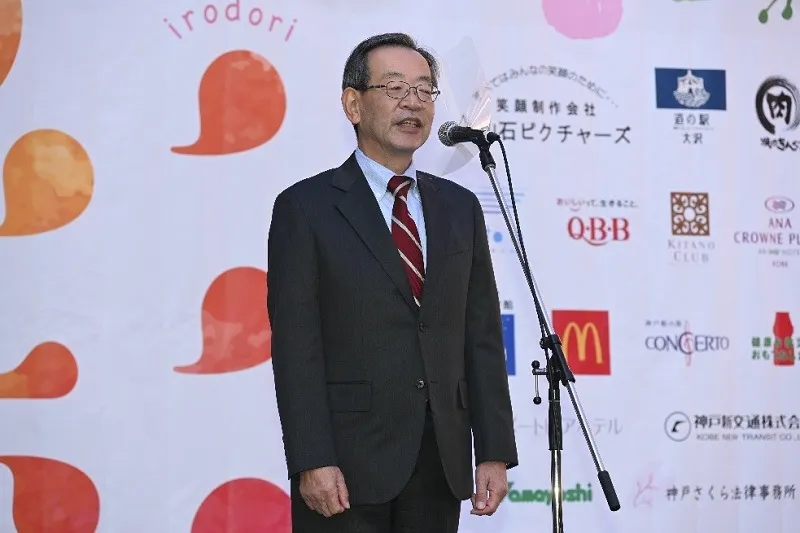 あいさつする中村恵学長