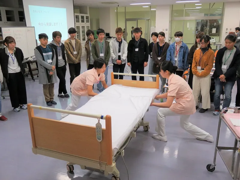 神戸市看護大学のベッドメイキング