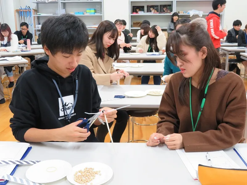 作業療法学科による自助具のばね箸作り