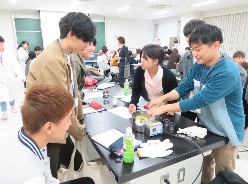 薬学部の軟膏剤作り
