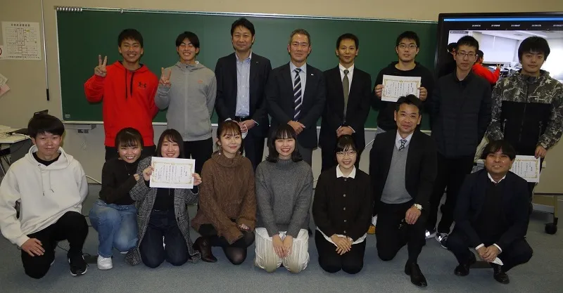 最終発表した井上ゼミとダイドードリンコの皆さん